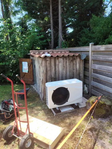 Pose et installation d'une pompe à chaleur dans une piscine à Biscarosse, Biscarrosse, A L’O Piscine